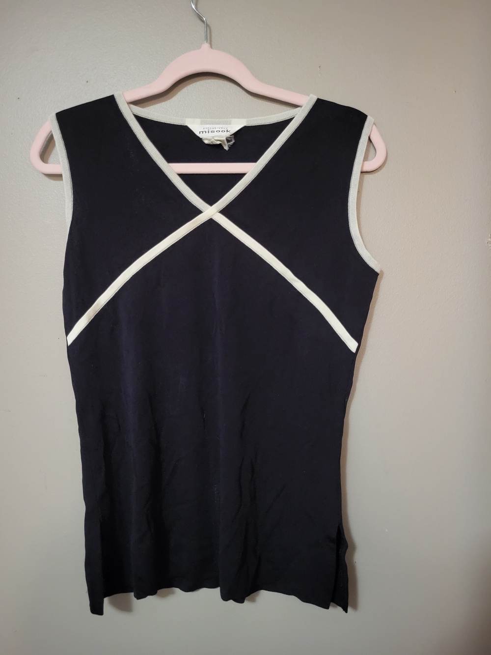 Misook Black Sleeveless Tank with White Contrast Trim